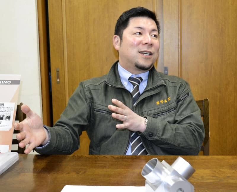 取材に応じるスタックスの星野佳史社長＝３月４日、川崎市