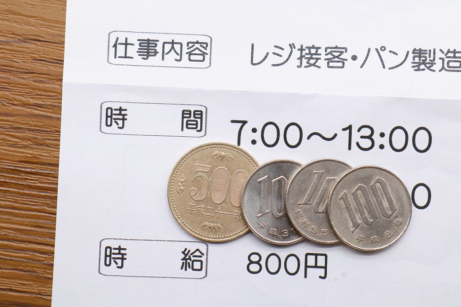 日本には、正規・非正規、親会社・子会社など、労働者の立場によって職務内容や賃金など、待遇に大きな差ができる（イメージ写真：ideyuu1244/イメージマート）