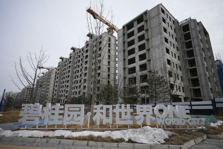 中国の不動産大手碧桂園が手がけるマンションの建設現場＝2月、北京（共同）