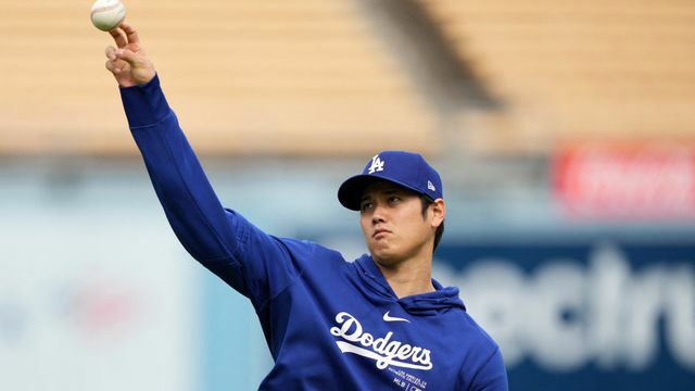 キャッチボールをする大谷翔平選手(写真:USA TODAY Sports/ロイター/アフロ)