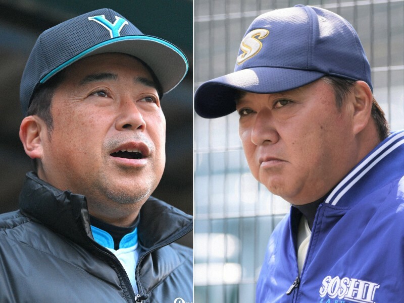 山梨学院の吉田洸二監督（左）と創志学園の門馬敬治監督