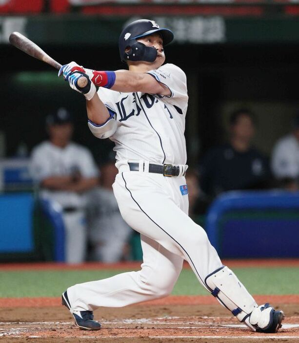 西武・栗山巧選手(写真:時事)