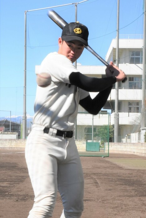 粒良大輝内野手（２年）＝宇都宮市の作新学院で２０２４年２月１６日、鴨田玲奈撮影