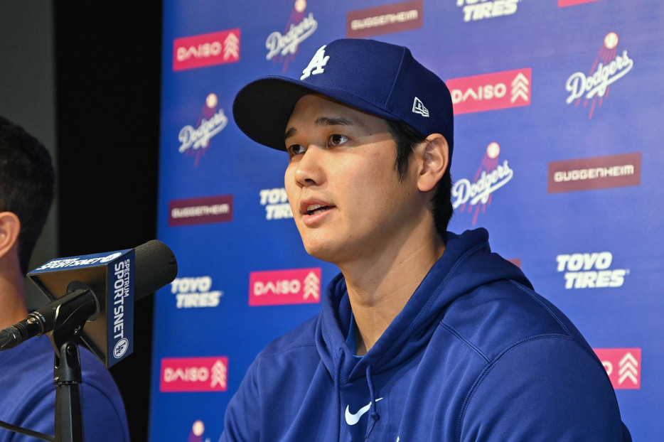 声明を発表する米大リーグ、ドジャースの大谷翔平選手＝25日、ロサンゼルスのドジャースタジアム（Dodgers/JonSoohoo提供・共同）