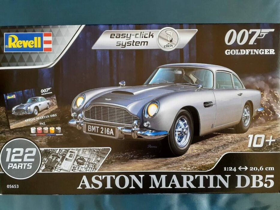 Revell社製の「ASTON MARTIN DB5　007/GOLDFINNGAR」（1/24 スケール　プラスチックモデルキット）の箱絵。