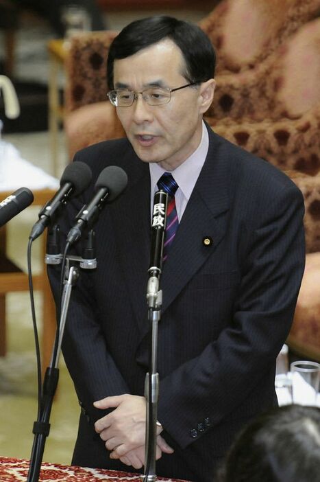 ２０１１年７月、衆院東日本大震災復興特別委で答弁する浜田和幸総務政務官