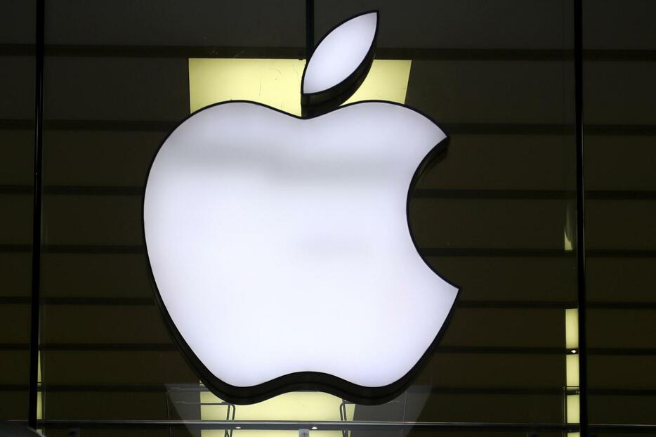 米アップル社のロゴ＝2020年12月、ドイツ・ミュンヘン（AP＝共同）