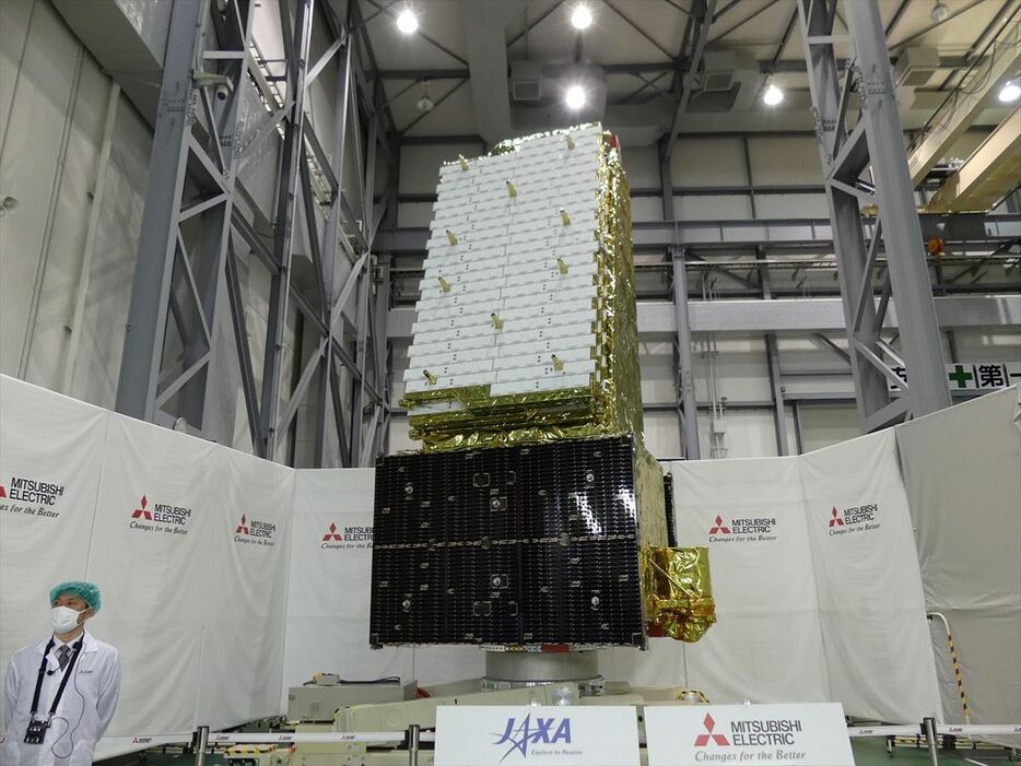 公開された先進レーダー衛星「だいち4号」(ALOS-4)のフライトモデル