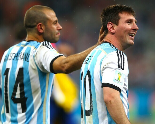 マスチェラーノ（左）とメッシ（右）。かつてアルゼンチン代表とバルセロナで共闘した仲だ。(C)Getty Images