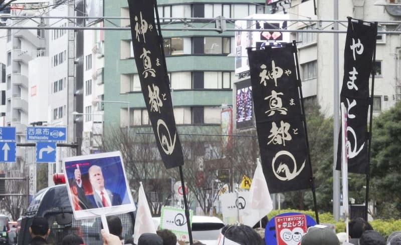 ２０２２年３月、東京都内で行われた「神真都Ｑ会」のデモ（藤倉善郎氏提供）