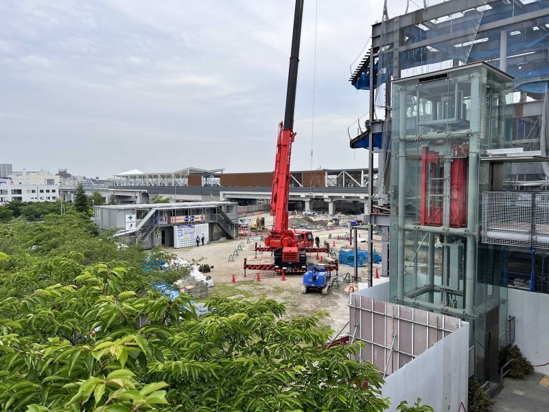 ［写真］23年6月8日撮影した箕面萱野駅南東部の様子。バスターミナルの姿はまだない（撮影：具志堅浩二）