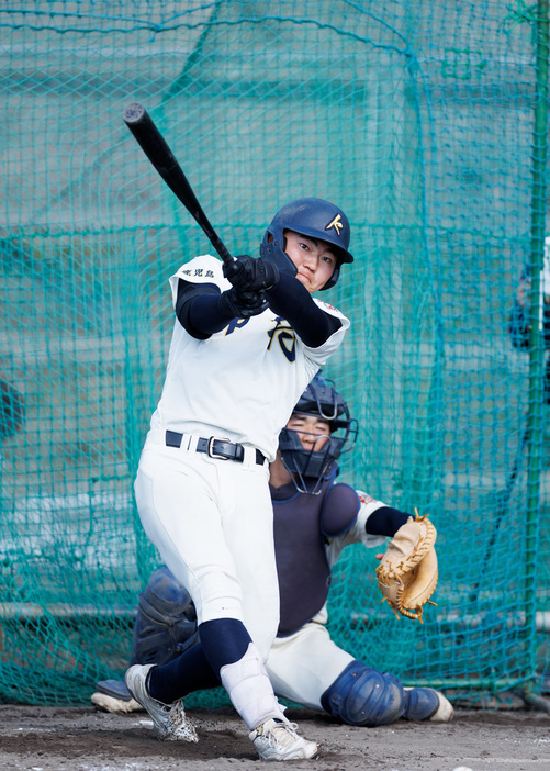 打撃練習する正林＝吉田航太撮影