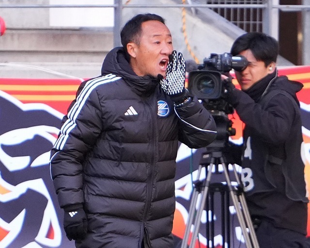 クラブ史上初のJ１勝利を挙げた町田の黒田監督。写真：田中研治（サッカーダイジェスト写真部）