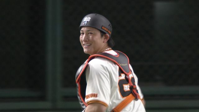 9回に盗塁を阻止した巨人・小林誠司選手(画像：日テレジータス)