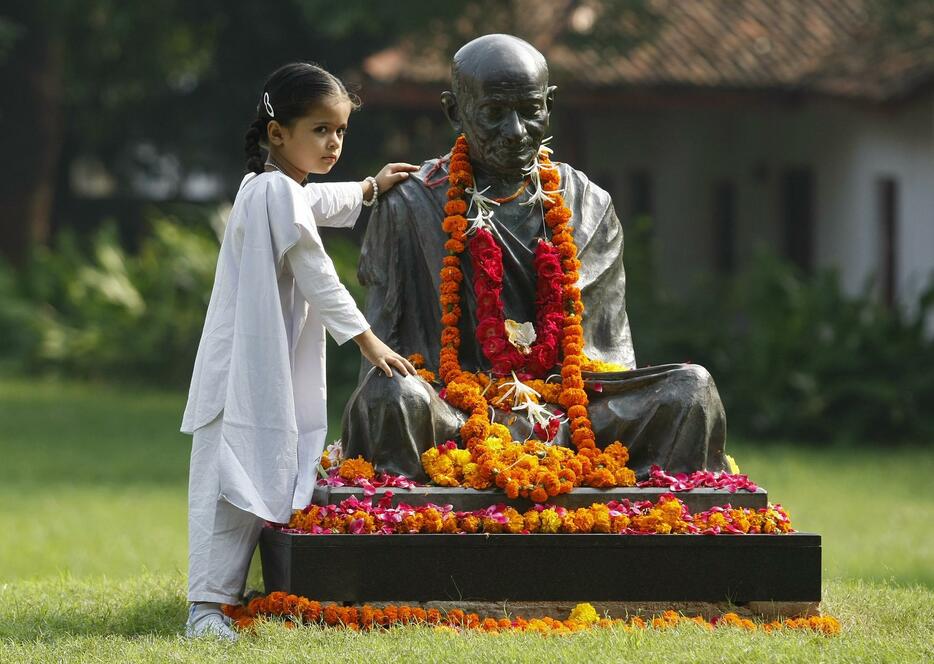 ガンジー生誕記念日にはインド各地で記念行事が開かれる（写真：ロイター/アフロ）