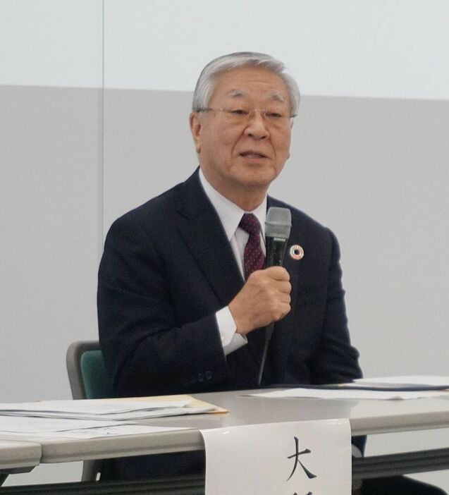 ［写真］協会の会長に選出された中西宏明経団連会長＝30日午前、大阪市住之江区で