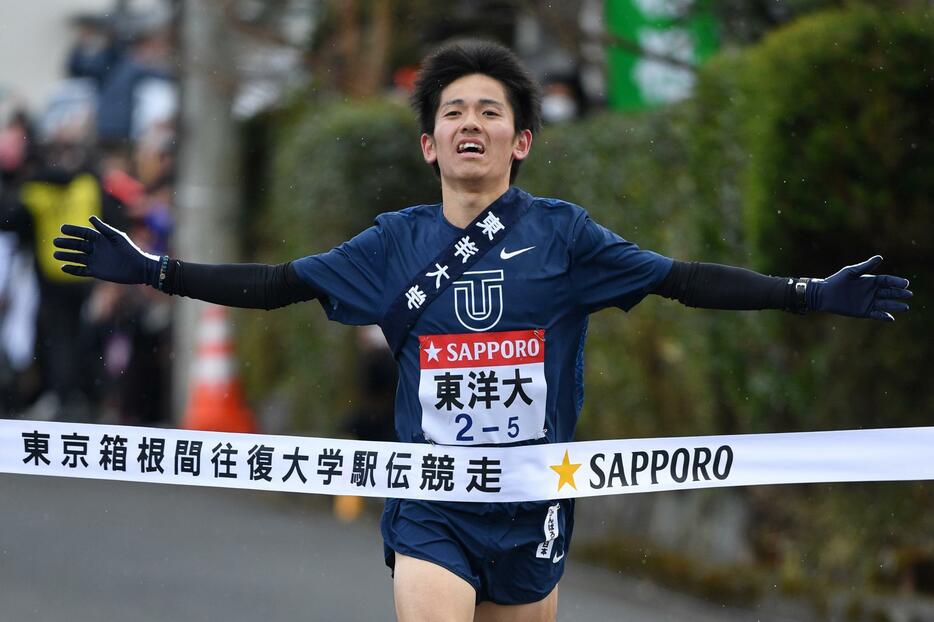 東洋大の田中龍誠が往路でV2ゴール。総合優勝の条件とは？（写真：松尾/アフロスポーツ）