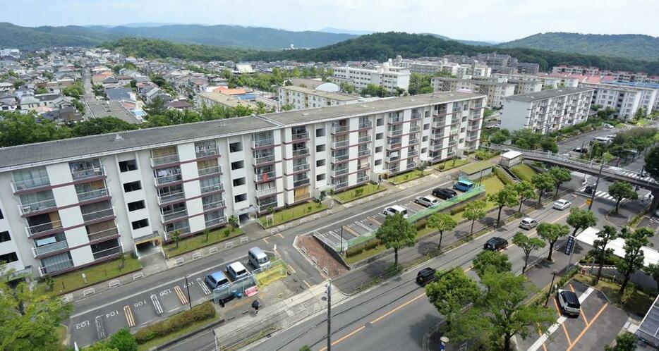 高蔵寺ニュータウンのセンター地から賃貸集合住宅の多い中央台、戸建て住宅中心の押沢台を望む