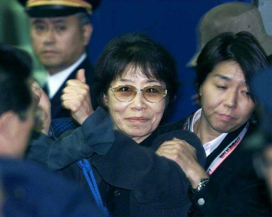 [写真]2000年に逮捕された日本赤軍の元最高幹部、重信房子容疑者（当時）（ロイター/アフロ）