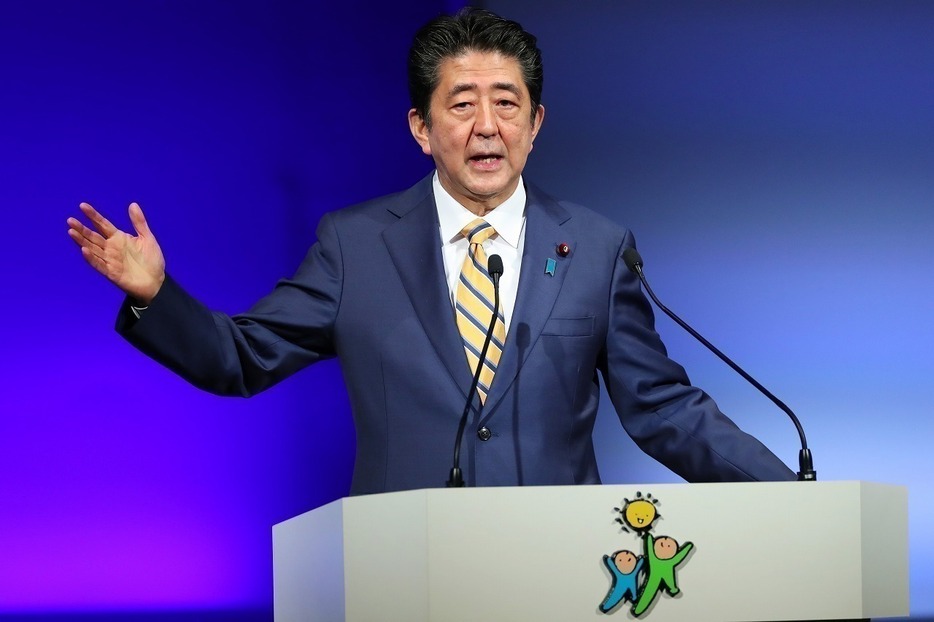 [写真]自民党大会で「亥年」参院選への決意を語る安倍首相（YUTAKA/アフロスポーツ）