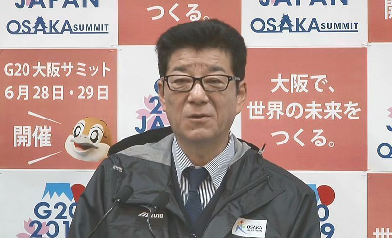 ［写真］報道陣の質問に答える大阪府の松井一郎知事＝6日午後、大阪府庁で