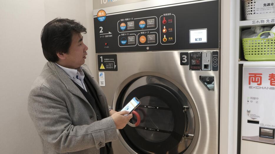 「コインランドリー業界のプラットフォームを作りたい」と語るwash-plusの高梨健太郎さん＝千葉県浦安市で（撮影：飯田和樹）