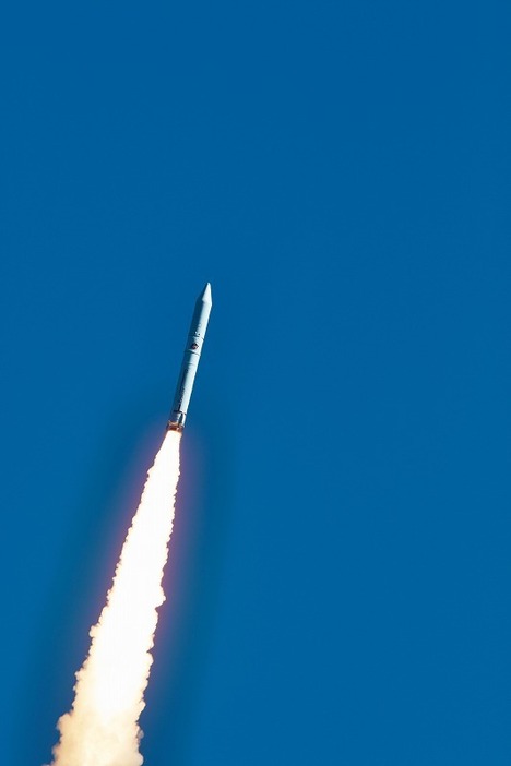 [画像]上昇を続けるイプシロンロケット4号機（2019年1月18日撮影）（c）JAXA