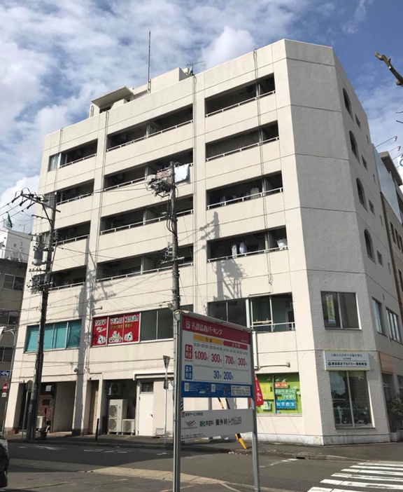 千年建設が今年4月に取得した名古屋市東区の「ナゴヤビル」。名古屋中心部へのアクセスも便利で、車がなくても不便はなさそうだ。