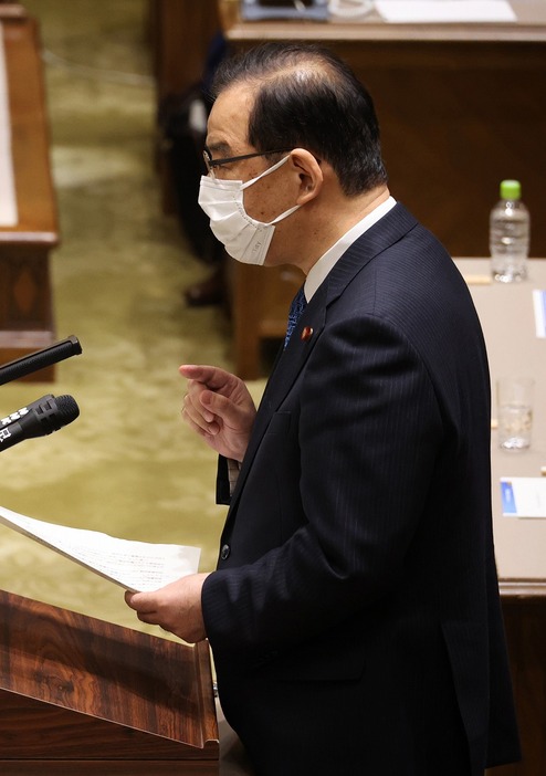 [写真]感染拡大リスクをおかしてまで五輪を開催する意義についてただした共産党・志位委員長（つのだよしお/アフロ）