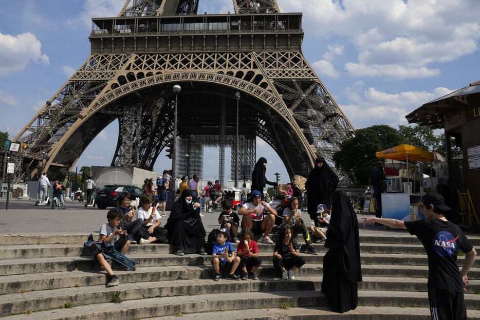 ロックダウン後、段階的に規制緩和が進むフランス（写真：AP／アフロ）