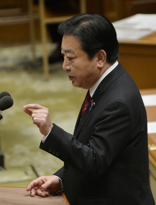 [写真]2012年11月の党首討論で、野田首相は安倍総裁に対し解散を明言した（Natsuki Sakai/アフロ）