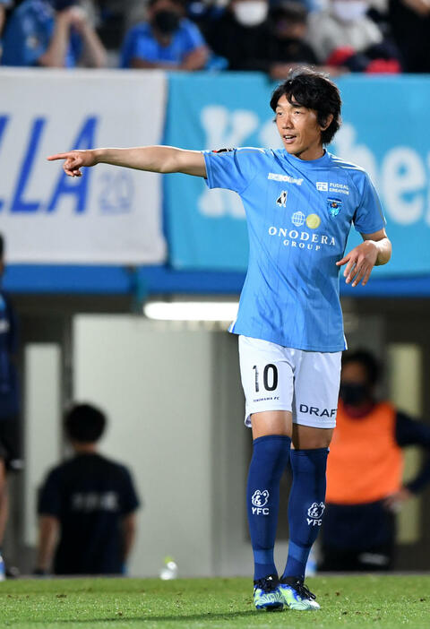 横浜FCはベテランの中村俊輔が先発出場するもJ3の八戸に惜敗(資料写真・日刊スポーツ／アフロ）