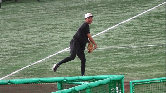 サードでノックを受ける坂本勇人選手