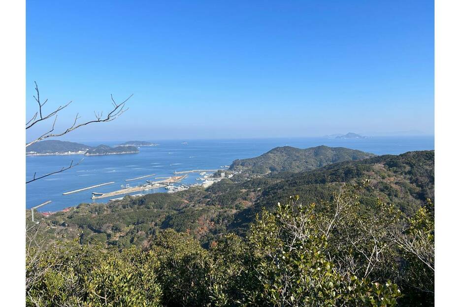 菅島の大山から眺める答志島