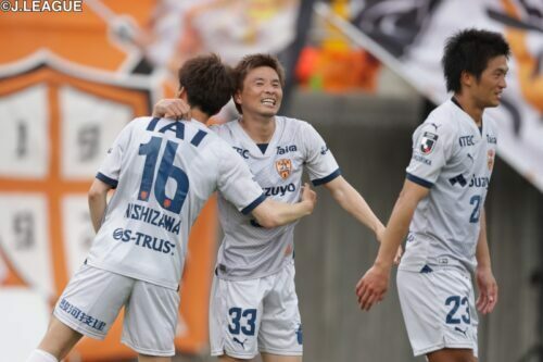 藤枝戦で決勝点を挙げた清水MF乾貴士（中央） [写真]＝J.LEAGUE via Getty Images