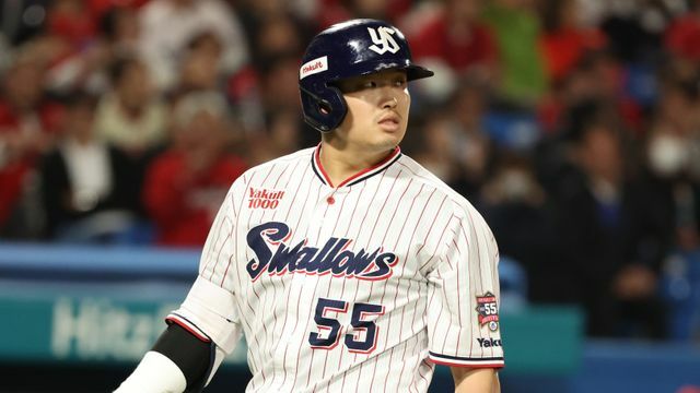 今季160個目の三振をした村上宗隆選手（写真:時事）