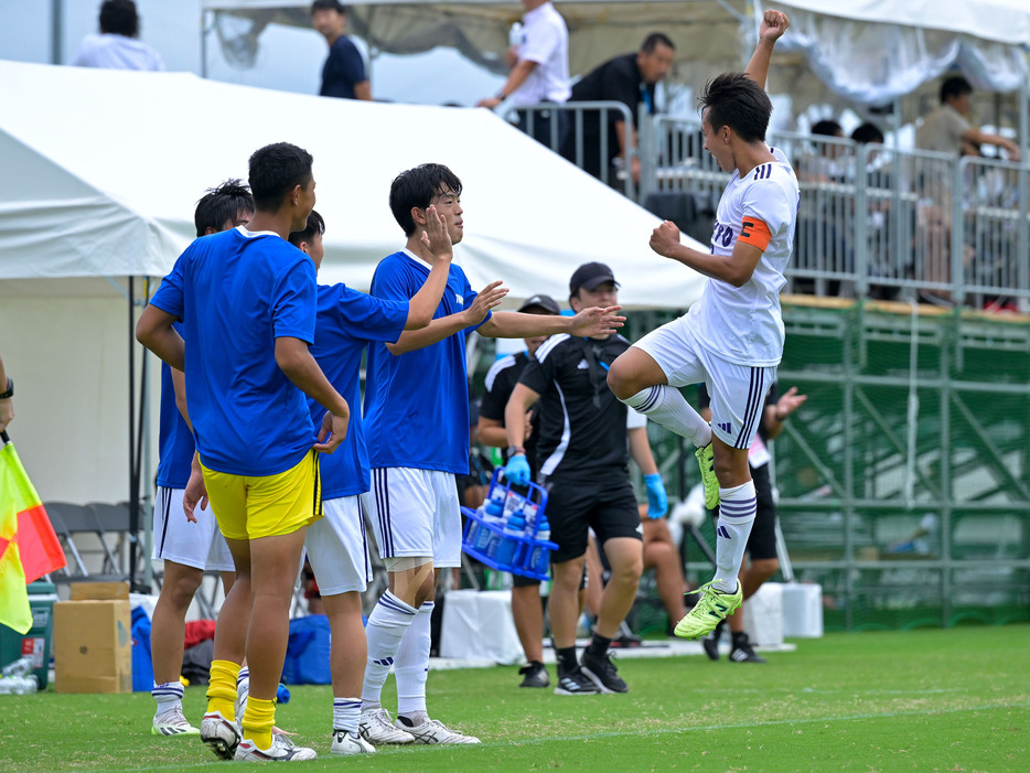 後半11分、東京都MF友松祐貴(FC東京U-18、1年)が3点目のゴール(Koki NAGAHAMA/GEKISAKA)