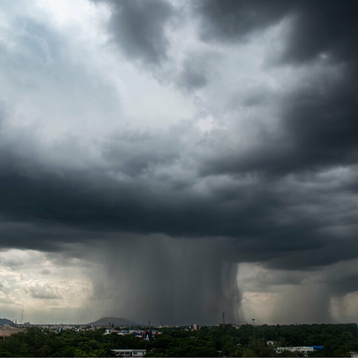 「ゲリラ雷雨」発生時に絶対してはいけないNG行為