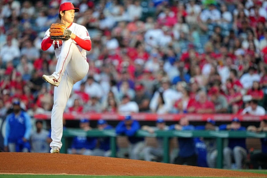 大谷翔平もプレートにつま先をほぼ直角に足を掛けてからモーションに入っている（PHOTO/Getty Images）