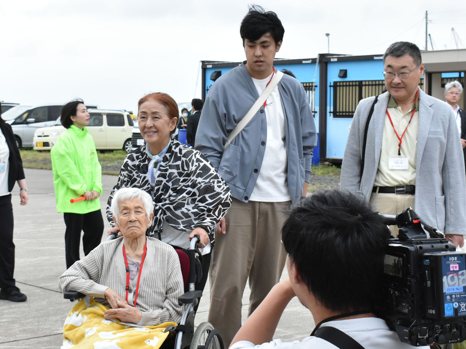 3世代で参加した最高齢の福島さん（手前左）