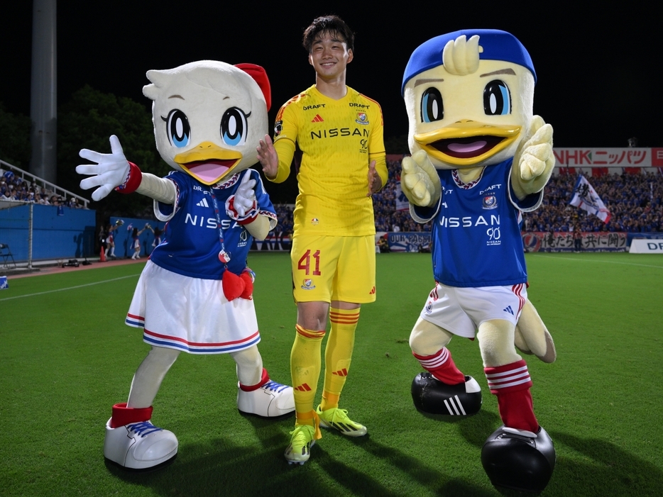 GK寺門陸(写真中央)がACLEデビューへ(J.LEAGUE)