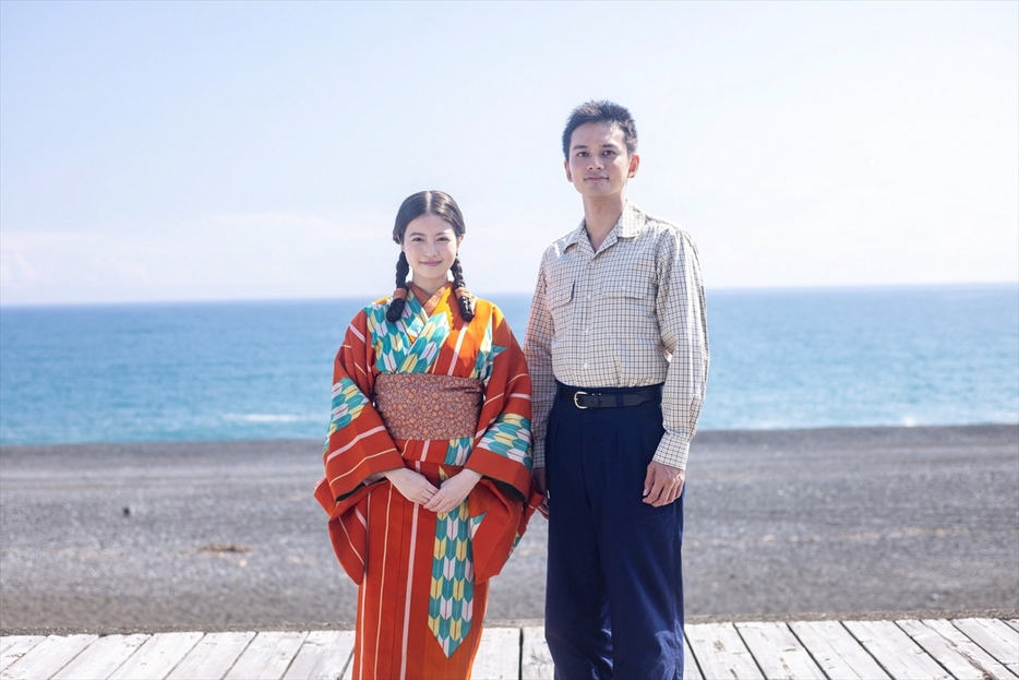 朝田のぶ役の今田美桜とのぶの夫・柳井嵩役の北村匠海