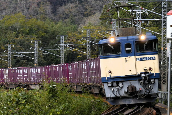 JR貨物の貨物列車（画像：写真AC）。