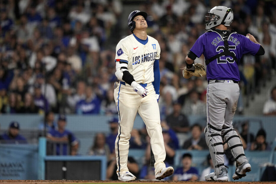 ４回２死一、見逃し三振に倒れた大谷翔平（ＡＰ）