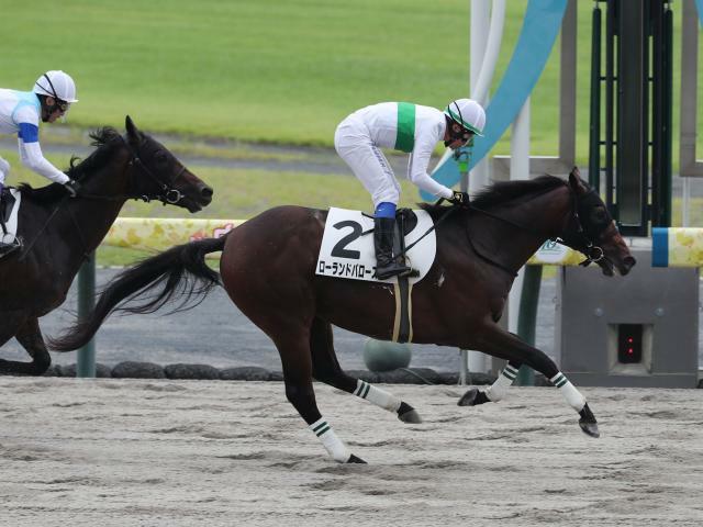 2歳新馬戦を制したローランドバローズ(c)netkeiba