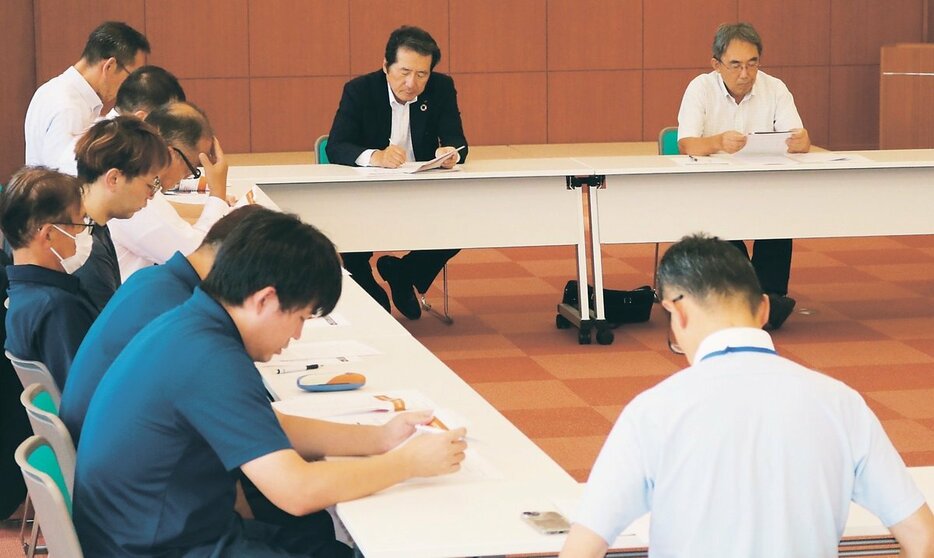 今年の開催内容を決めた実行委員会の会合＝新湊消防署