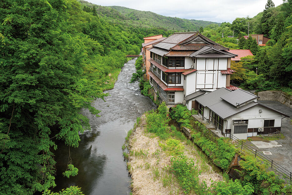 開湯600年の歴史を持つ花巻温泉郷の鉛温泉。創業家と親戚関係にあった宮沢賢治は幼少時から訪れていた。