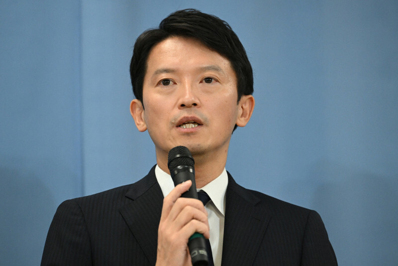 記者会見で失職、出直し選挙の意向を表明する斎藤元彦・兵庫県知事＝神戸市中央区で2024年9月26日午後3時4分、大西岳彦撮影