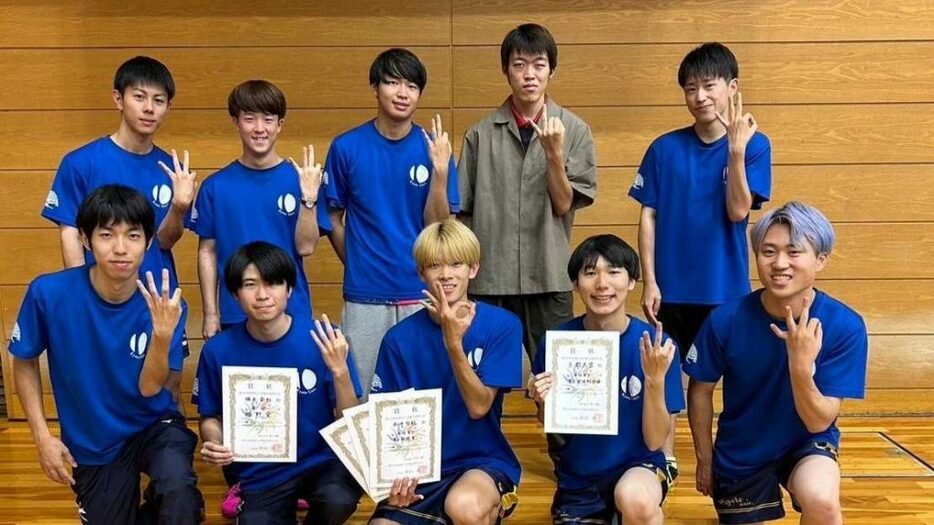 写真：優勝した京都大学のメンバー/提供：七大戦卓球部門主管名古屋大学