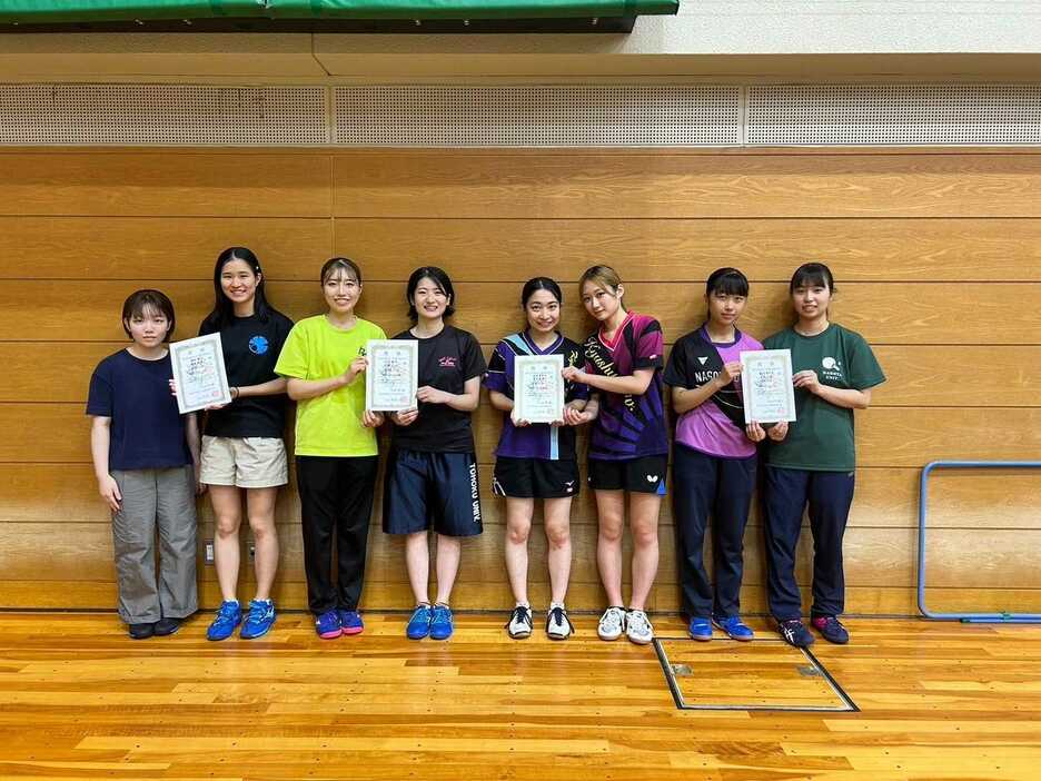 写真：女子ダブルス上位入賞者/提供：七大戦卓球部門主管名古屋大学